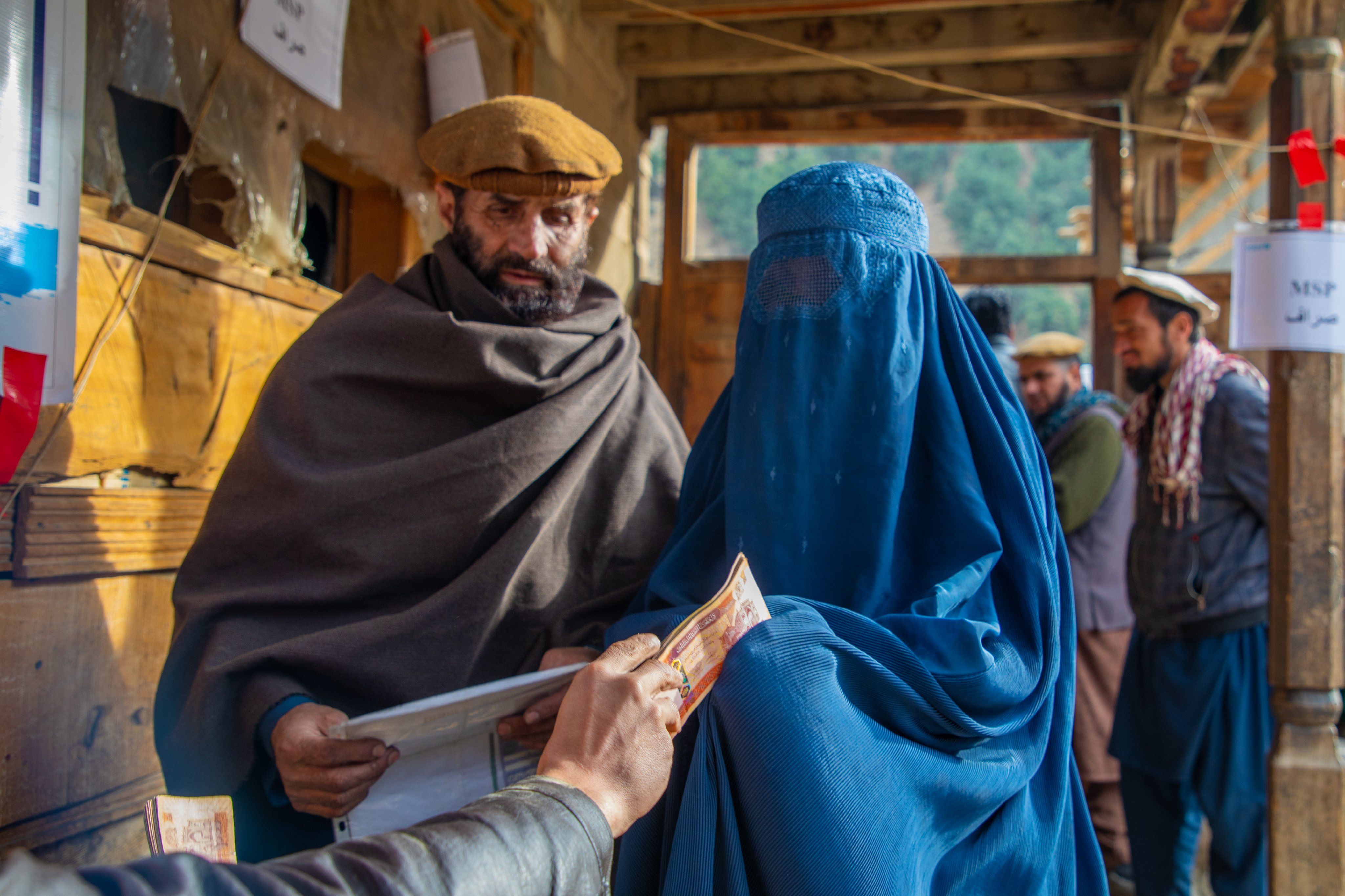 زمستان دشوار افغانستان؛ یونیسف به ۳۲ هزار خانواده افغان پول نقد کمک کرده است