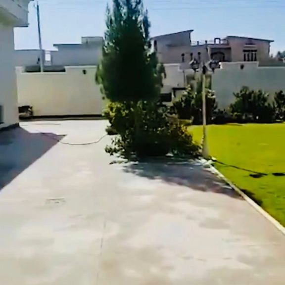 عینو مېنه، اتل قصر