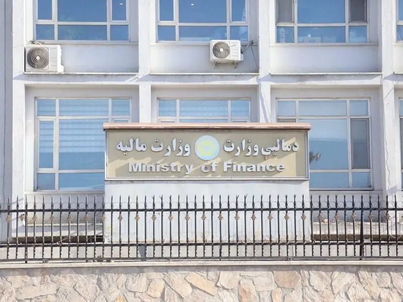 طالبان د امنیتي پېښو له وېرې په کابل کې خپلو وسله والو غړو ته معاشونه په دفترونو کې ورکوي