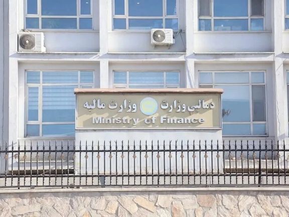 طالبان د امنیتي پېښو له وېرې په کابل کې خپلو وسله والو غړو ته معاشونه په دفترونو کې ورکوي