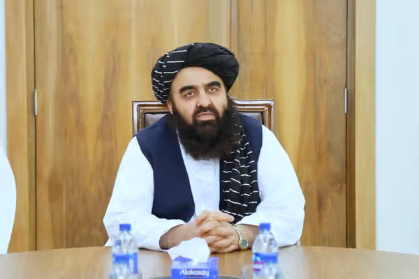 امیرخان متقي د قطر د پخواني امیر تر مړینې درې ورځې وروسته دوحې ته لاړ