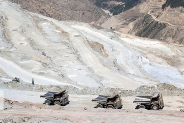 Iran To Invest $5 Billion In Afghan Iron Ore Mines To Boost Steel Production