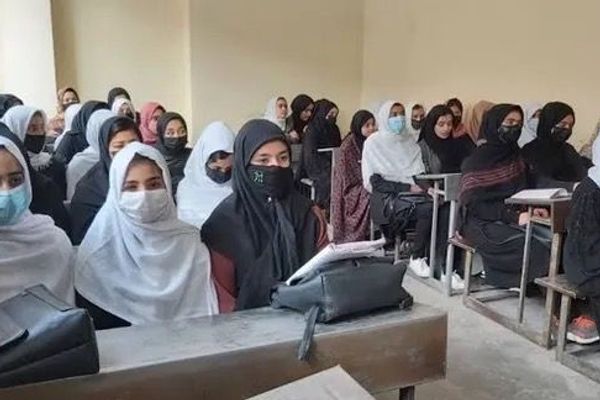 ریچارډ بېنېټ: په افغانستان کې د نجونو پر زدهکړو بندیز د منلو وړ نهدی