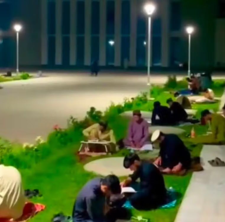 د کابل پوهنتون محصلان: د لیلیې مودې کمېدو له ستونزو سره مخ کړي یو