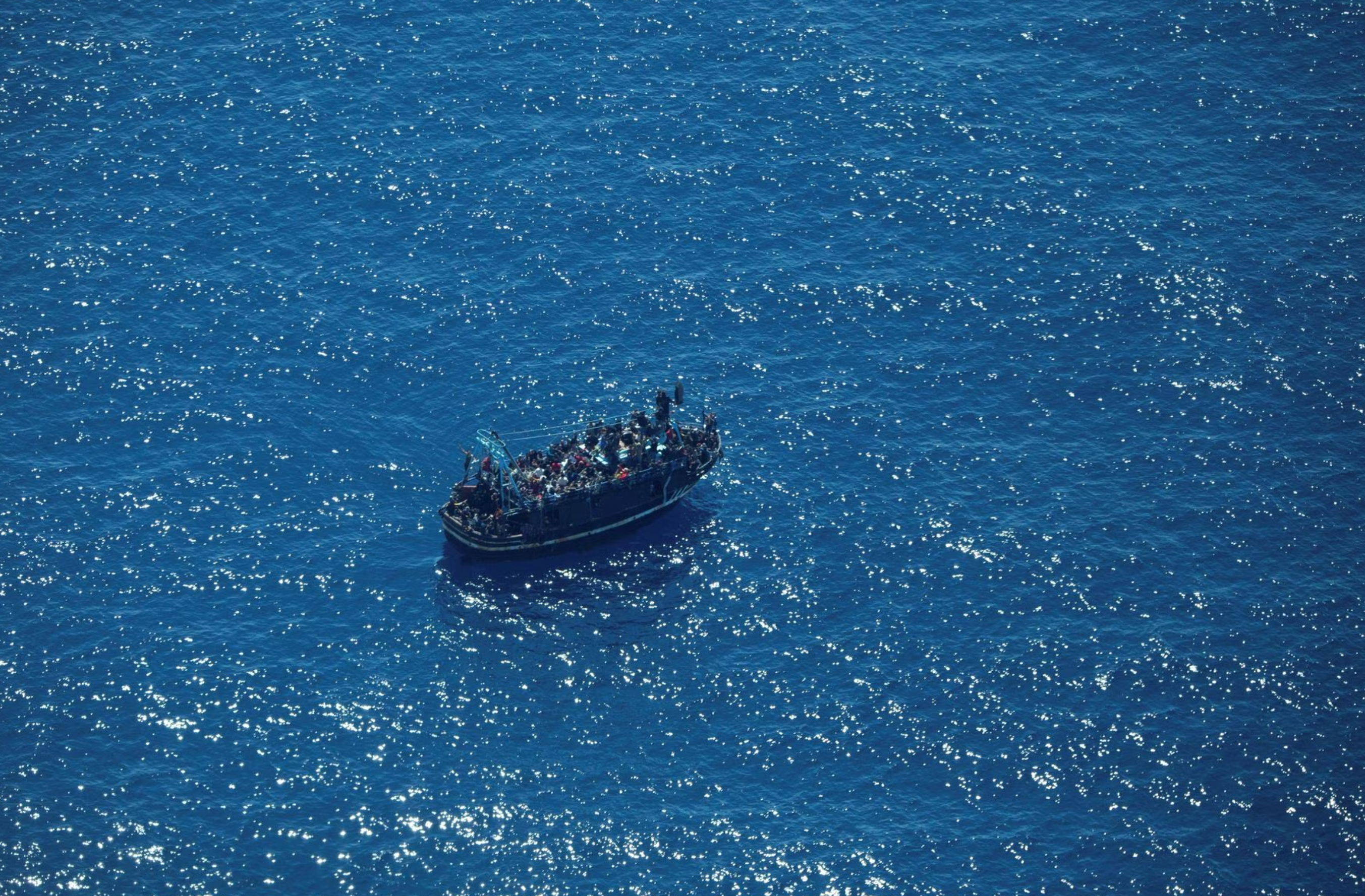 سازمان خیریه ایتالیایی: کشتی حامل ۵۰۰ پناهجو در آب‌های مدیترانه گم شده است