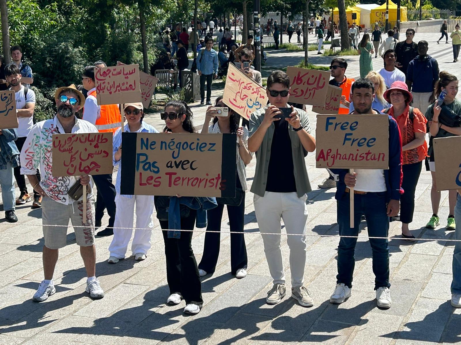 معترضان در پاریس از کشورهای اروپایی خواستند نشست دوحه را تحریم کنند