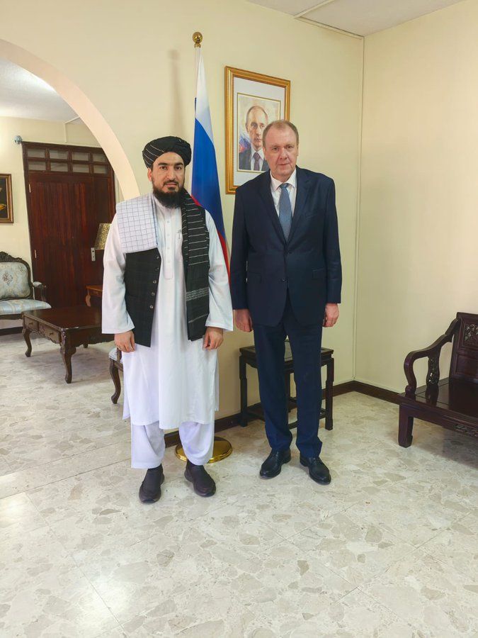 په عمان کې د طالبانو او روسیې سفیرانو سره لیدلي 