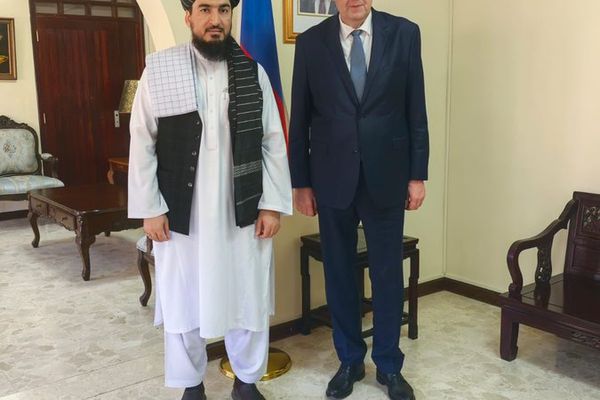 په عمان کې د طالبانو او روسیې سفیرانو سره لیدلي