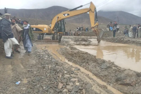 د وروستیو ورښتونو له امله په درېیو ولایتونو کې لویې لارې تړل شوې دي