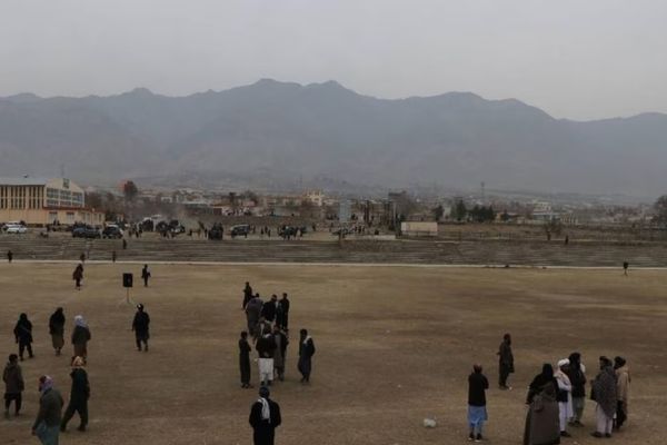 طالبانو په تخار او میدان وردګو ولایتونو کې درې کسان د «زنا او لواطت» په تور په دُرو وهلي