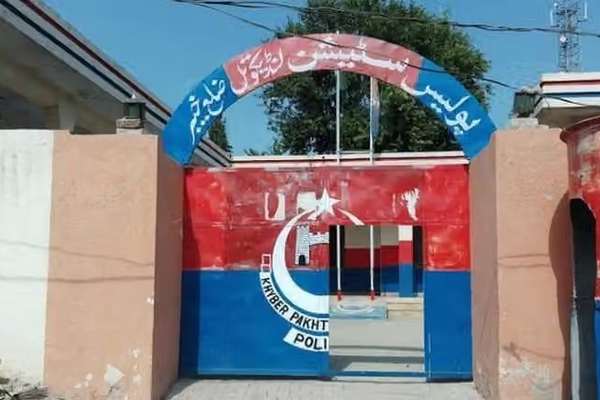 بدرفتاری با راننده افغان؛ وظایف ۱۶ پولیس در لندی کوتل خیبرپختونخوا تعلیق شد