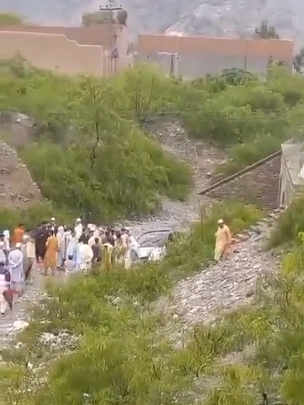 ناپېژاندو وسله‌والو په لنډي کوتل کې دوه ملکي کسان وژلي