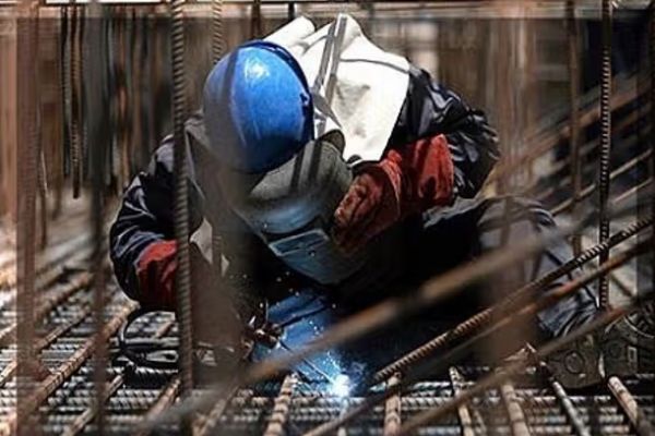 Iranian Workers Leaving For Afghanistan In Search Of Better Wages