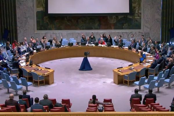 امنیت شورا د طالبانو پر ضد د ۱۹۸۸ بندیزونو د څارنې ماموریت د غځولو پرېکړه کوي