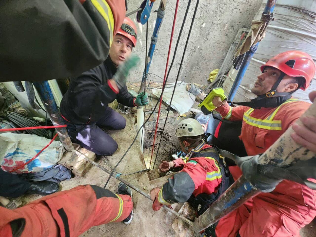 کارگر ۷۰ساله افغان در پی سقوط به چاه در ایران جان باخت