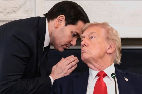 لحظة إبلاغ وزير الخارجية الأمريكي ترامب بخبر عاجل