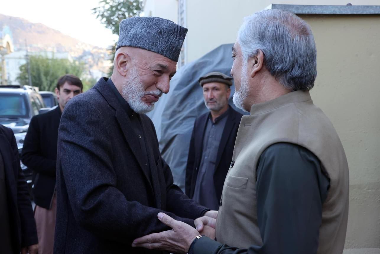 حنیف اتمر از تلاش طالبان برای تبعید حامد کرزی هشدار داد