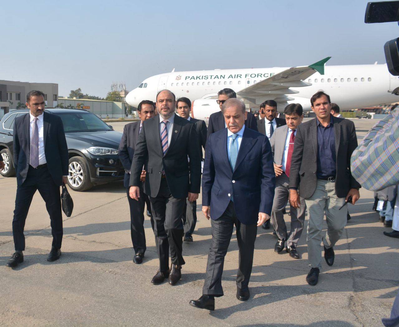 نخست‌وزیر پاکستان "برای گسترش روابط اقتصادی" به آذربایجان رفت