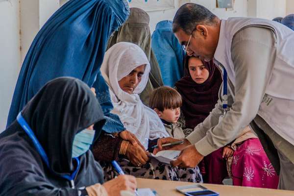 ملګري ملتونه: پر ښځینه کارکوونکو د طالبانو بندیزونو کډوالې مېرمنې له ستونزو سره مخ کړې دي