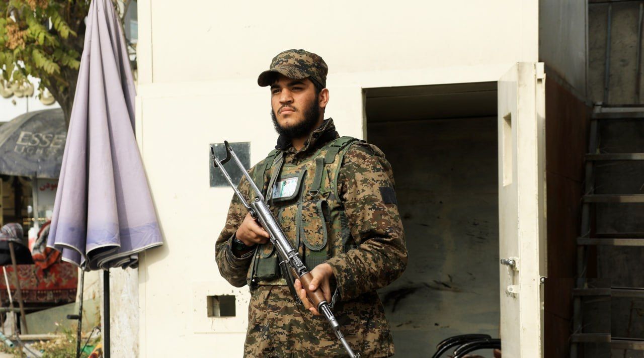طالبانو پرېکړه کړې چې له دې وروسته شخصي ساتونکي نظامي یونیفورم نه شي کارولی