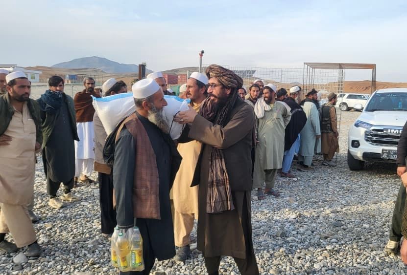 ننګرهار کې یوې موسسې له پاکستان څخه ۱۰۰۰ راستنو شویو کورینو ته د مرستو بهیر پیل کړ