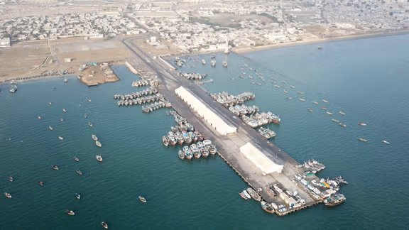 د افغان ټرانزیټ دویمه بار وړونکې بېړۍ له ۲۰ زره ټنه مالونو سره ګوادر بندر ته رسېدلې ده