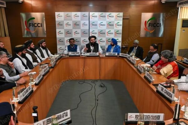 وزير خارجية طالبان يتعهد بإعادة ترميم معابد الهندوس والسيخ في أفغانستان