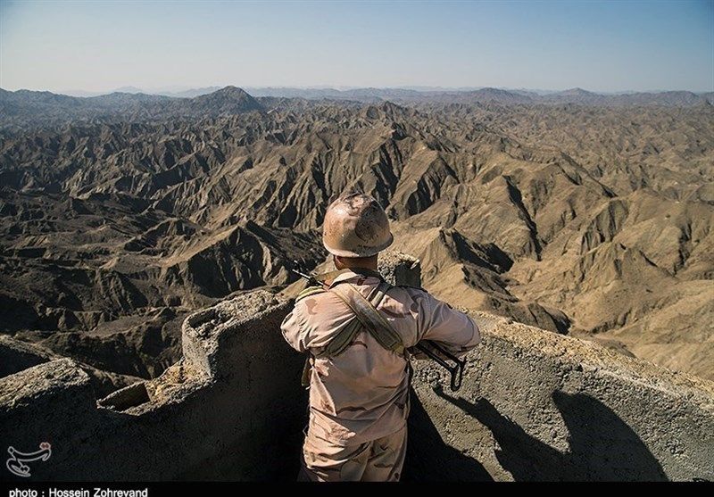 عیني شاهد: ایراني پوله ساتو د افغان کډوالو پر ۳۰۰ کسیزه ډله د «ار‌پي‌جي» راکټ برید کړی