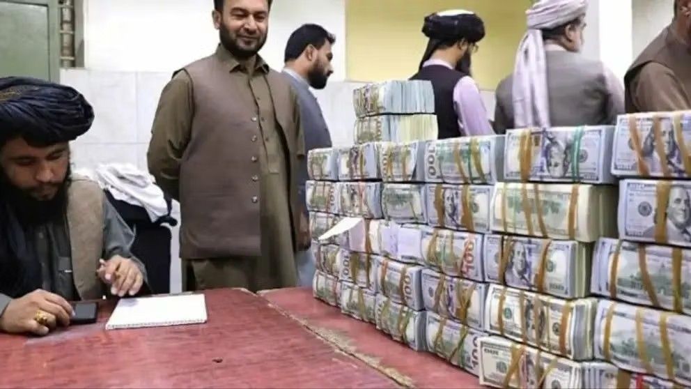 کاخ سفید می‌گوید طالبان کمک‌های امریکا به افغانستان را مصادره کرده است