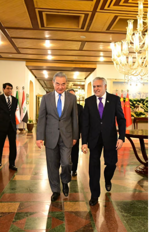 الصين تدعو طالبان وباكستان إلى العودة إلى طاولة المفاوضات