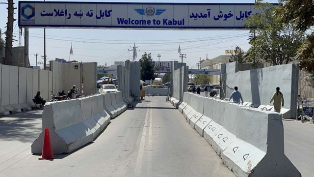 سرچینې: طالبان په کابل هوايي میدان کې مسافرو ته د کمپیوټر د وړلو اجازه نه ورکوي 