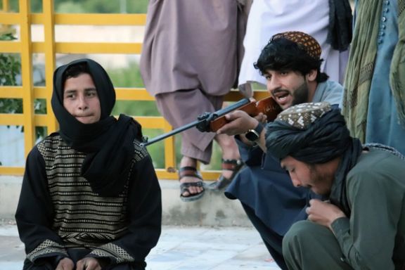 په ارغنداب ولسوالۍ کې د شالمار مېلې ګډونوال د نښې ويشتلو پر مهال