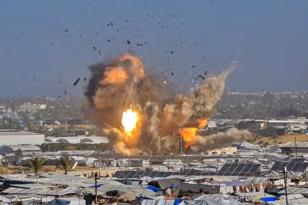 د اسراییل هوايي بریدونو په غزه کې لږ تر لږه ۱۲ کسان وژلي