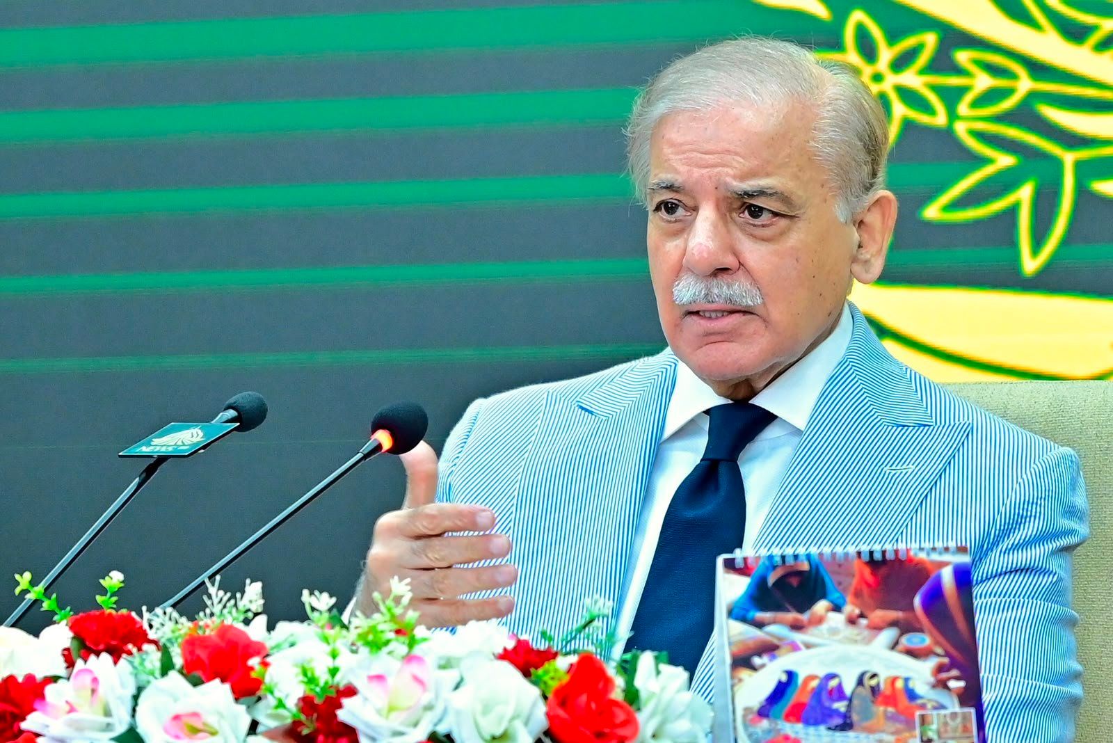شهباز شریف وايي طالبانو ته یې ویلي چې افغان خاوره د پاکستان خلاف ونه کاریږي
