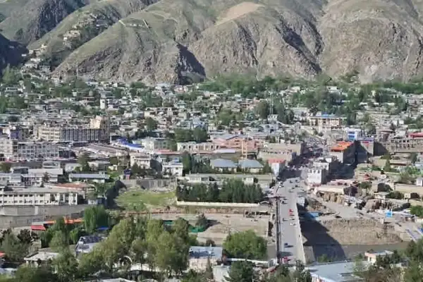د فیضاباد اوسېدونکي په ښار کې د غلاوو د ډېروالي او د طالبانو د بېغورۍ له امله شکایت کوي