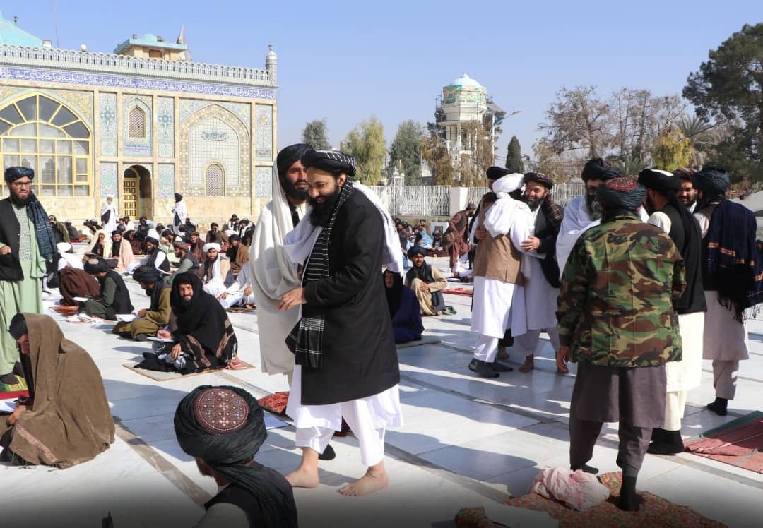 طالبان له مدرسو ۴۸ زره فارغو طالبانو ته د لوړو او نیمه لوړو زده کړو اسناد ورکوي