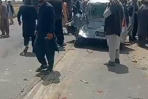 په غزني کې د ترافیکي پېښې له امله درې تنه مړه شوي او درې نور ټپیان دي