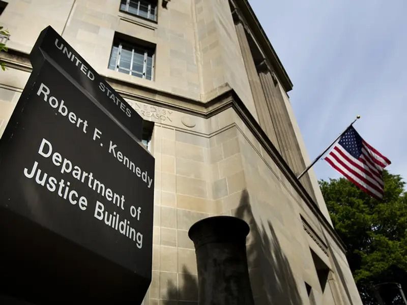 ایالات متحده یک ایرانی-امریکایی را به‌دلیل قاچاق قطعات هواپیما به ایران محاکمه کرد