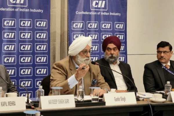 تجار هنود يناقشون في اجتماع سبل توسيع العلاقات التجارية مع أفغانستان