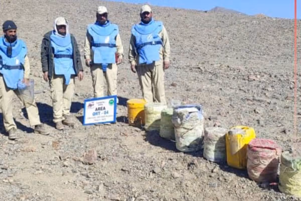 طالبان وايي په تېره میاشت کې څه باندې ۱۰ کیلومتره مربع ساحه له ماینونو پاکه شوې