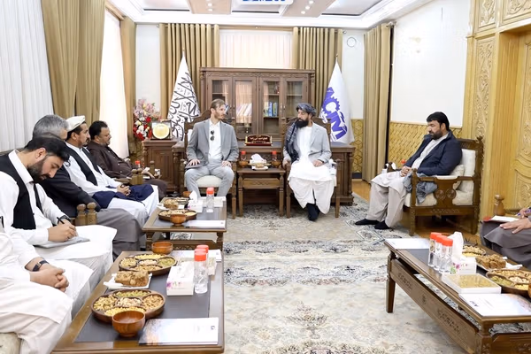 د یوناما سیاسي استازي: د خصوصي سکټور ستونزې به له نړیوالو همکارو بنسټونو سره شریکې کړي