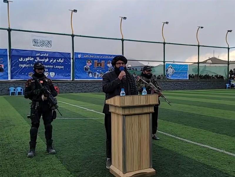 «ترس از چی؟»؛ حضور رئیس تربیت بدنی طالبان با تدابیر شدید امنیتی در لیگ برتر فوتبال جاغوری