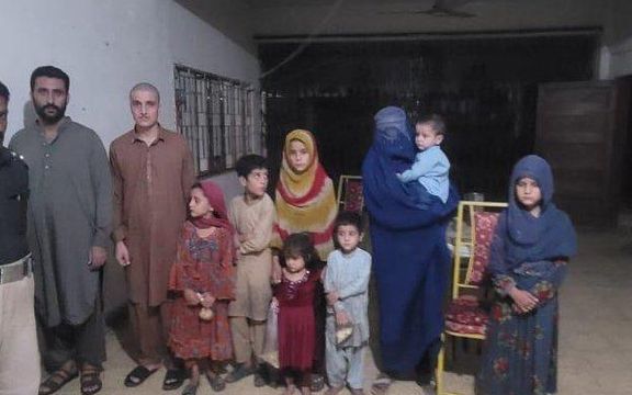 د پاکستان له زندانونو د ښځو او ماشومانو په ګډون ۱۱ تنه افغان کډوال خوشې شوي