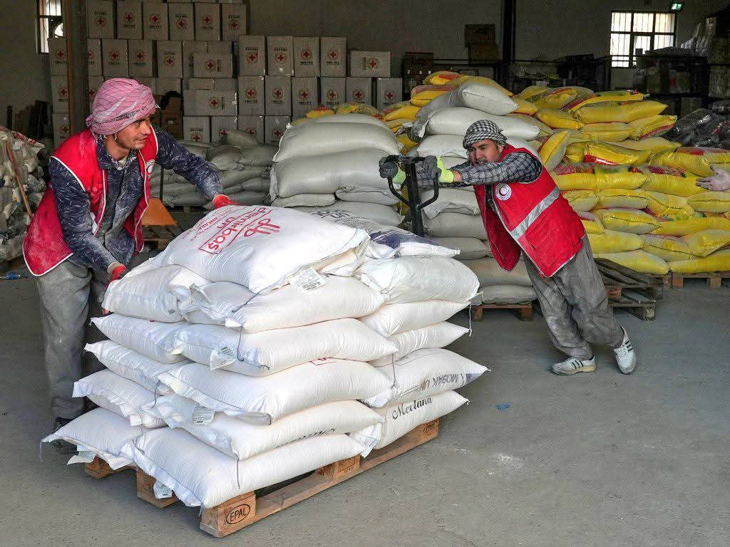 سره میاشت: درېیو ولایتونو کې پر ۲۷۰۰ کورنیو ۲۷۸ ټُنه خوراکي او غېر خوراکي توکي ووېشل شول