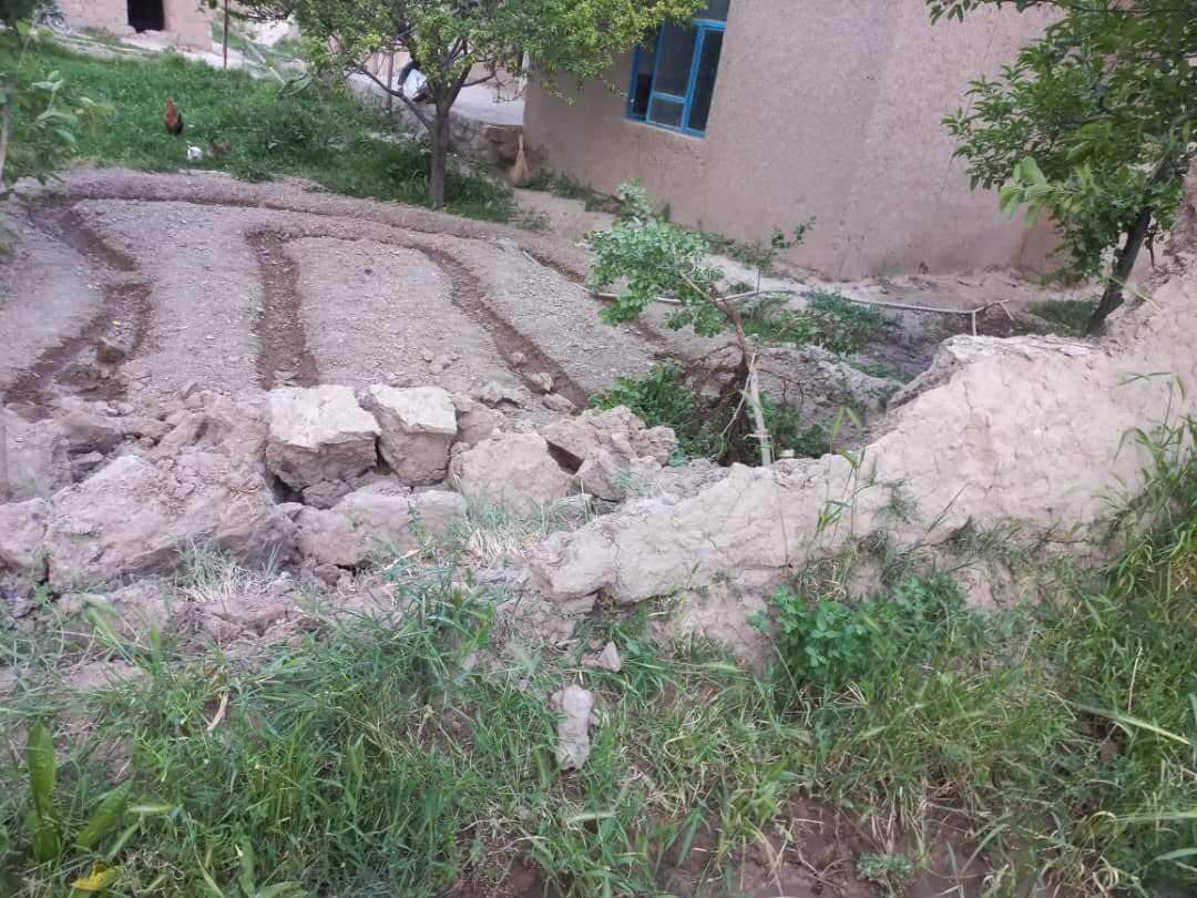 د بادغیس په قادس ولسوالۍ کې یو ۳ کلن ماشوم د یوه دېوال نړېدو له امله ومړ