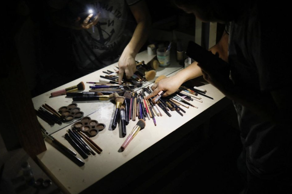 طالبان تبدأ حملة لقمع صالونات التجميل السرّية للنساء