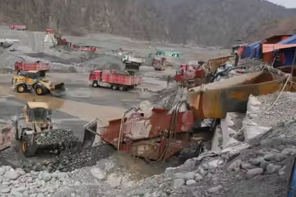 بعد تصاعد الاضطرابات في بدخشان.. حركة طالبان توقف استخراج المعادن
