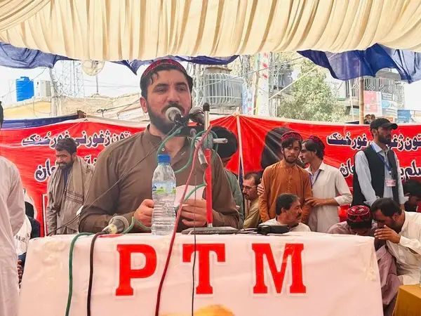 جنبش تحفظ پشتون‌ها می‌گوید منظور پشتین از زندان به مکان نامعلومی منتقل شده است 