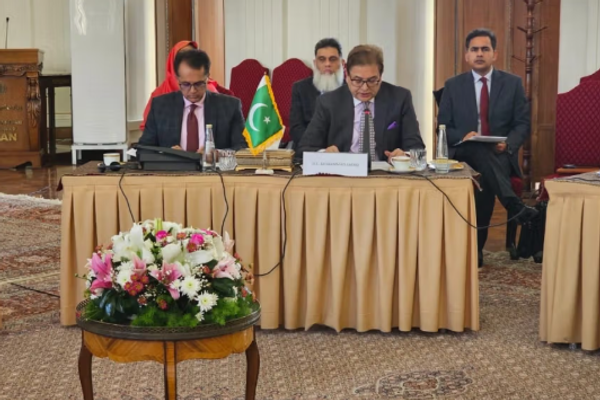 المبعوث الباكستاني ينتقد طالبان: الأفغان يستحقون وضعاً أفضل