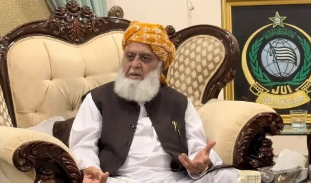 مولانا فضل الرحمن يعرض الوساطة بين باكستان وطالبان
